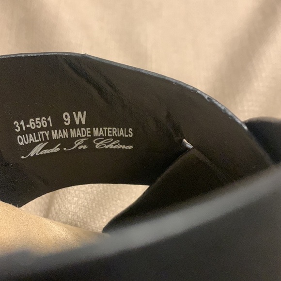 Easy Street Brylee Slide Sandal - Picture 6 of 9